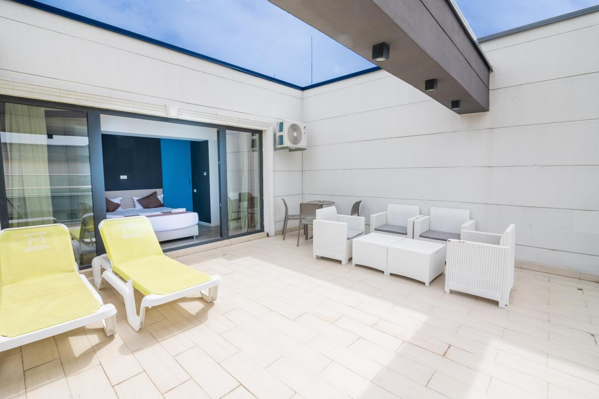 Miramare Residence Aparthotel นาโวดาริ ภายนอก รูปภาพ