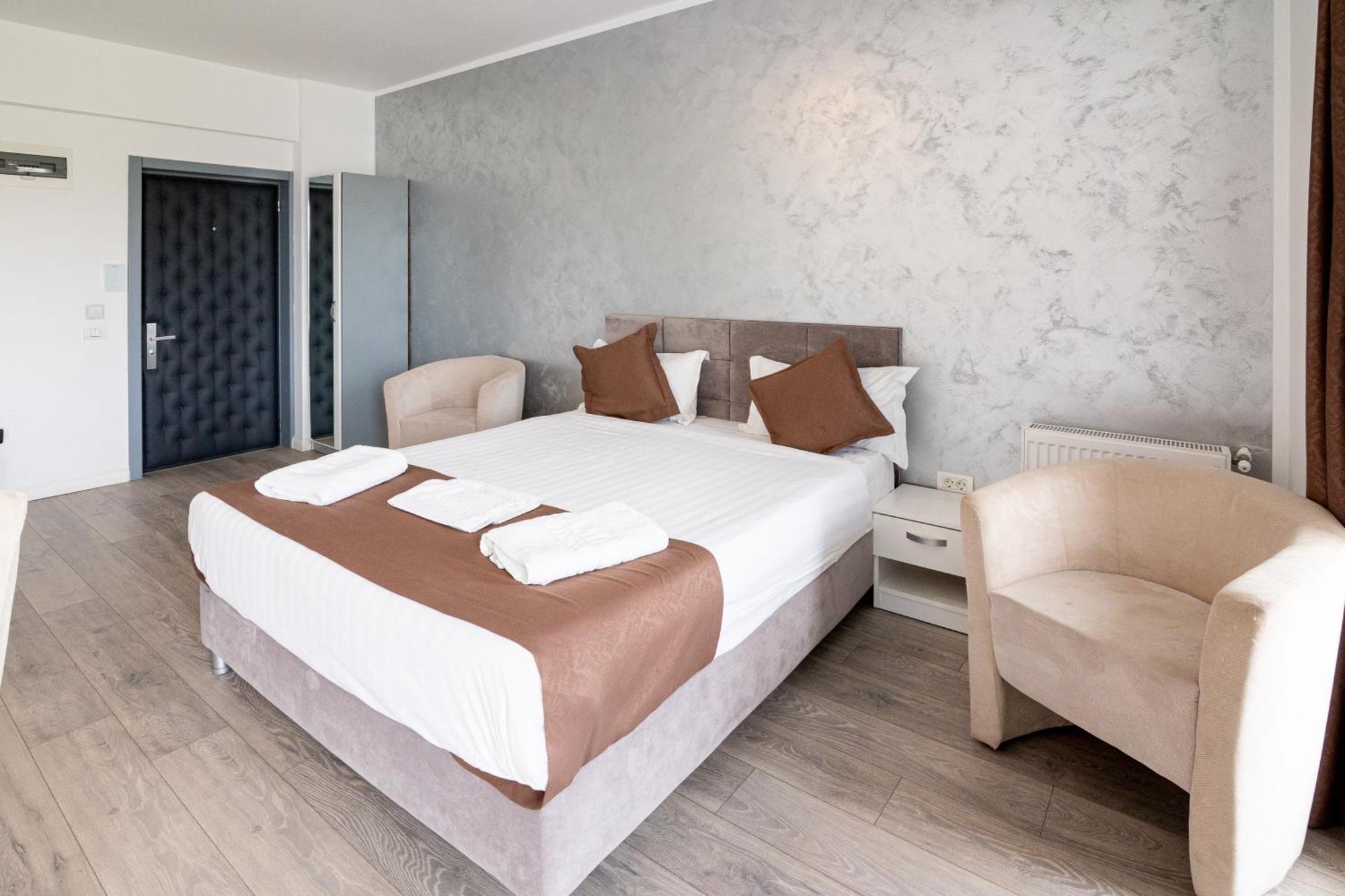 Miramare Residence Aparthotel นาโวดาริ ภายนอก รูปภาพ