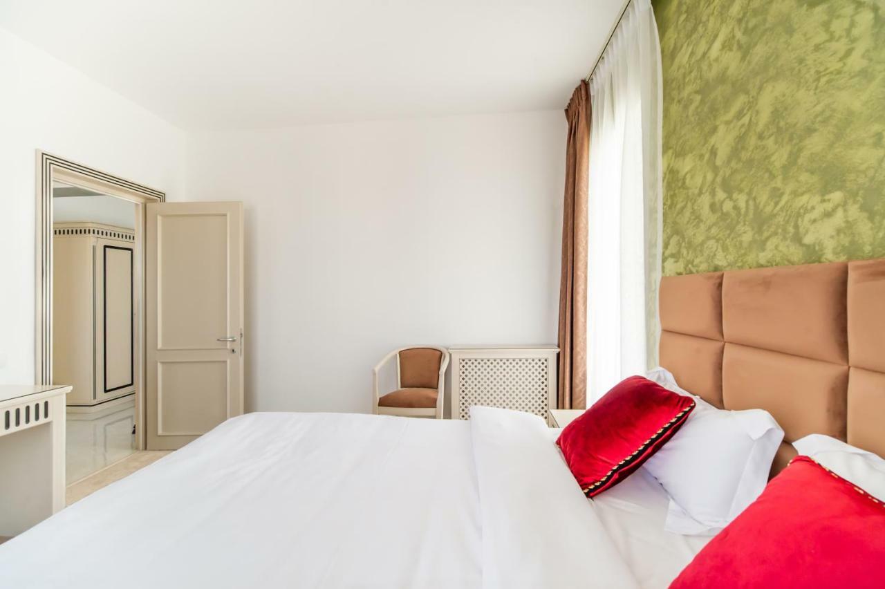 Miramare Residence Aparthotel นาโวดาริ ภายนอก รูปภาพ