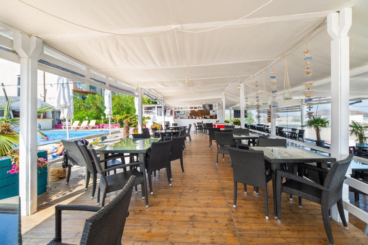 Miramare Residence Aparthotel นาโวดาริ ภายนอก รูปภาพ